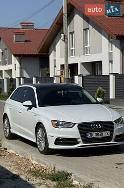 Хэтчбек Audi A3 2015 в 