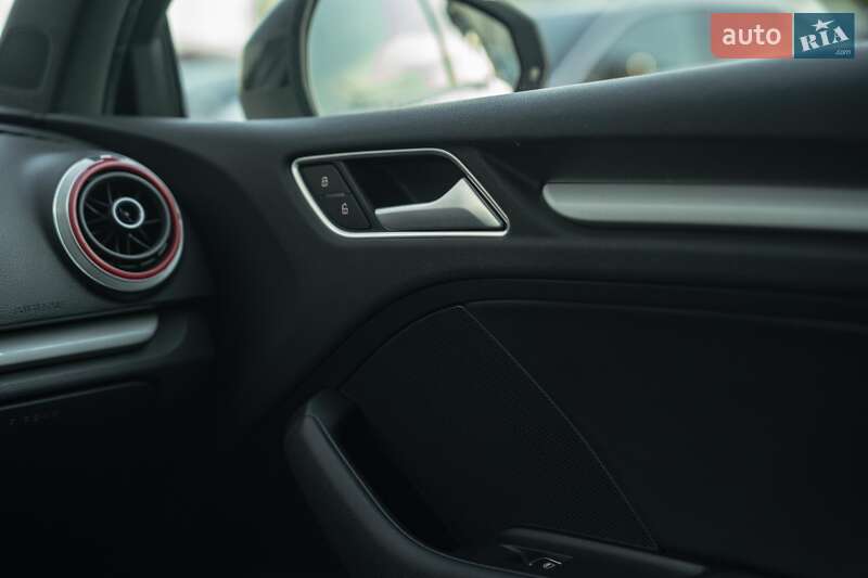 Седан Audi A3 2015 в Чернівцях