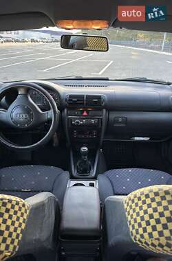Хэтчбек Audi A3 1999 в 