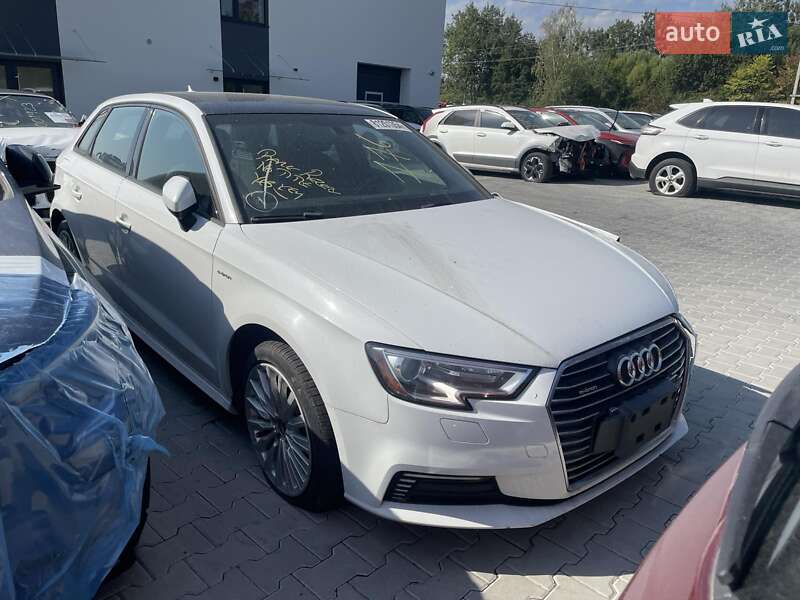 Хэтчбек Audi A3 2018 в 