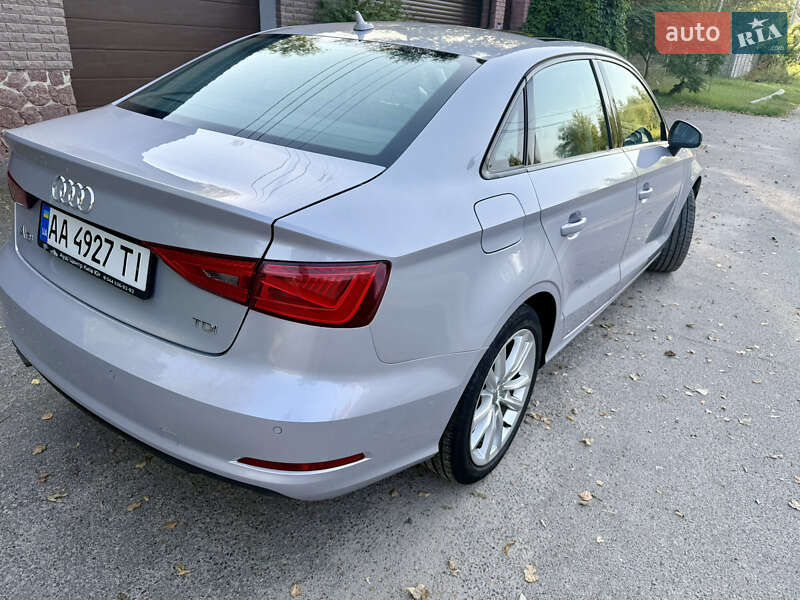 Седан Audi A3 2015 в Киеве