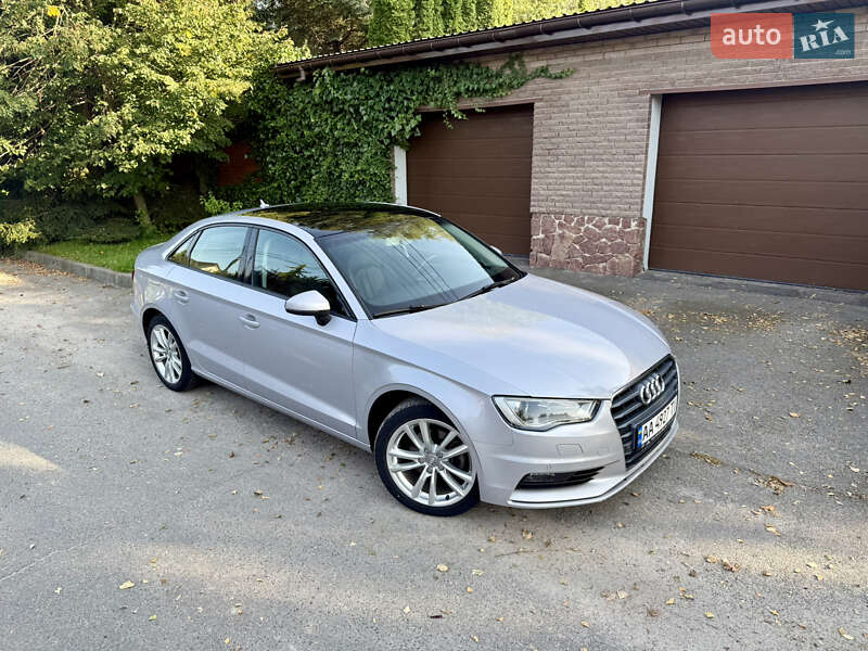 Седан Audi A3 2015 в Киеве