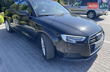 Хэтчбек Audi A3 2017 в 