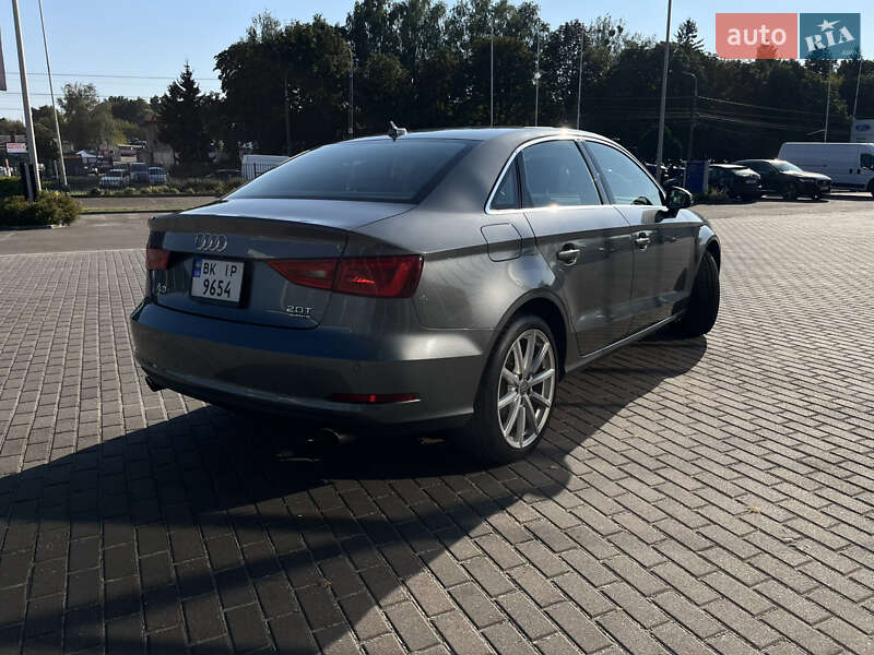Седан Audi A3 2015 в Ровно