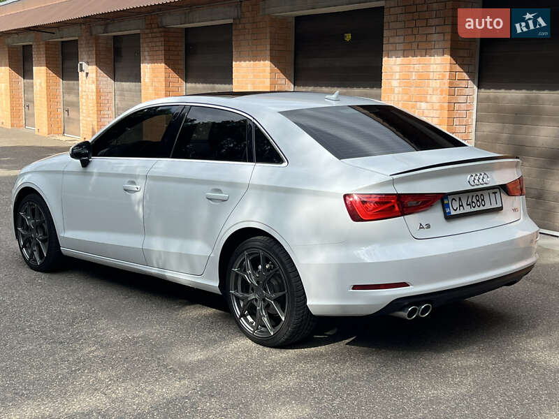 Седан Audi A3 2014 в Смілі
