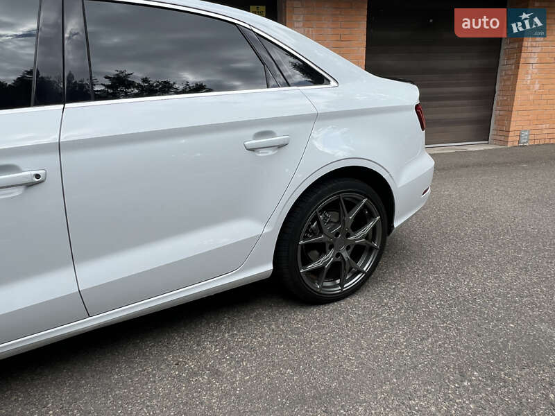 Седан Audi A3 2014 в Смілі