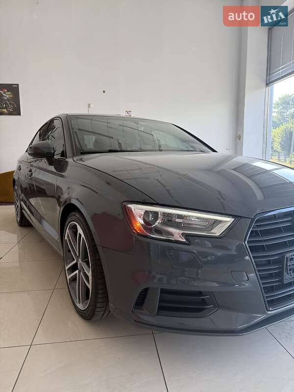 Седан Audi A3 2019 в Черновцах