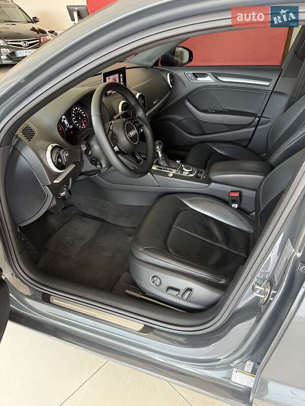 Седан Audi A3 2019 в Черновцах