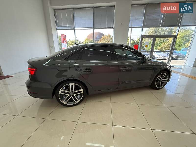 Седан Audi A3 2019 в Черновцах