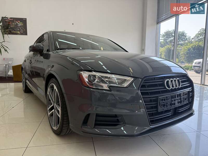 Седан Audi A3 2019 в Черновцах