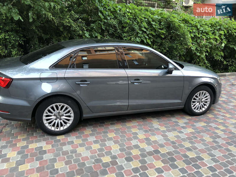 Седан Audi A3 2016 в Днепре