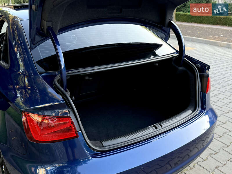 Седан Audi A3 2015 в Одессе