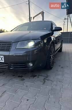 Хэтчбек Audi A3 2004 в 