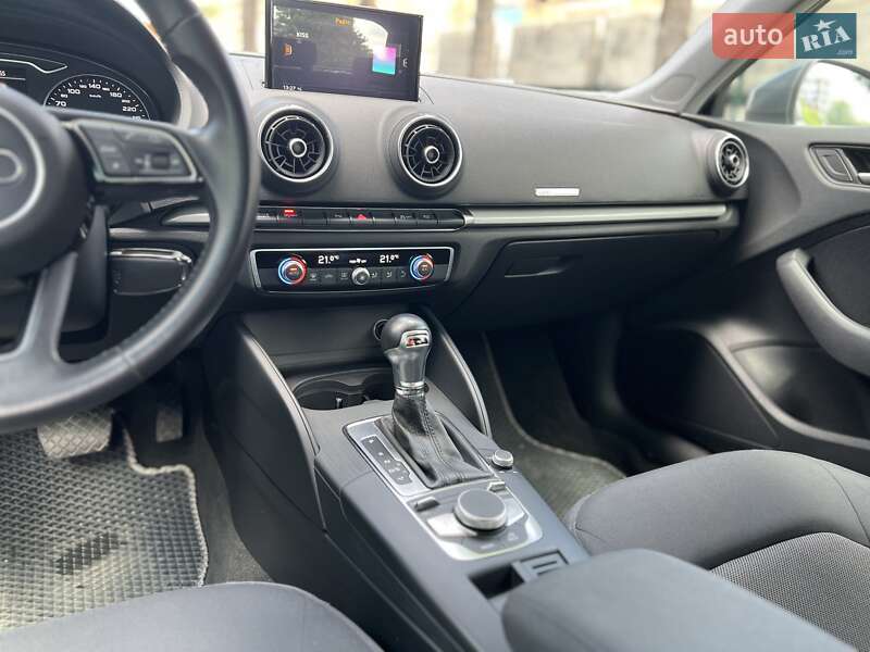 Хэтчбек Audi A3 2019 в Львове