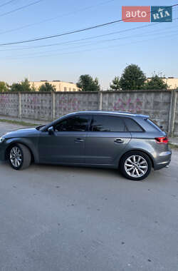 Хэтчбек Audi A3 2016 в Киеве