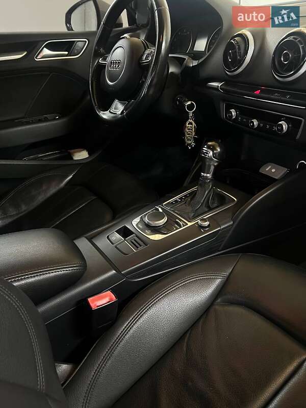 Седан Audi A3 2015 в Самборі