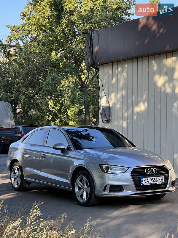 Седан Audi A3 2017 в 