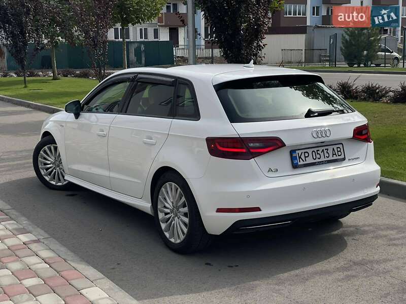 Хэтчбек Audi A3 2016 в Днепре