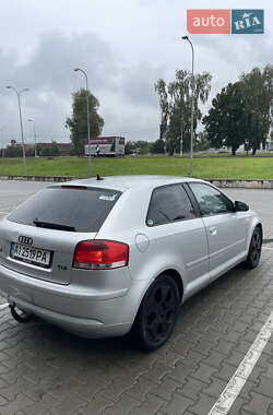 Хэтчбек Audi A3 2004 в 