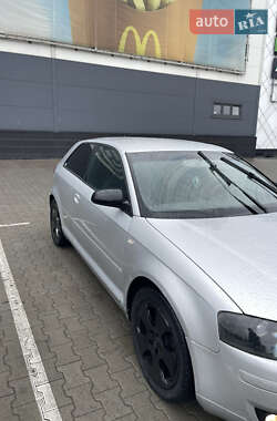 Хэтчбек Audi A3 2004 в 