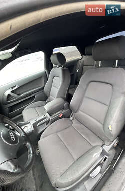 Хэтчбек Audi A3 2004 в 
