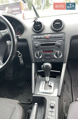 Хэтчбек Audi A3 2004 в 