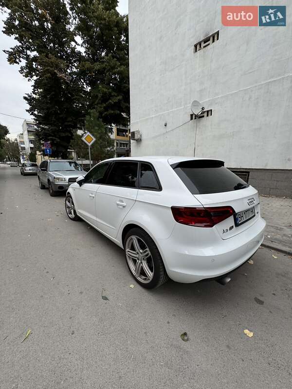 Хетчбек Audi A3 2015 в Ізмаїлі
