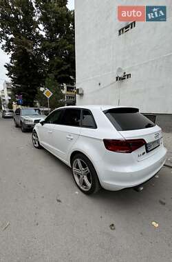 Хэтчбек Audi A3 2015 в 