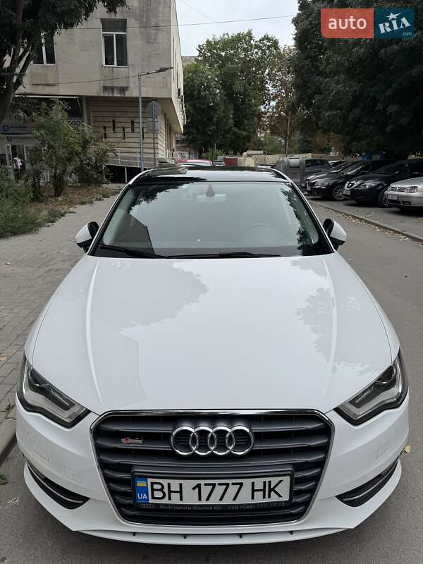 Хэтчбек Audi A3 2015 в 