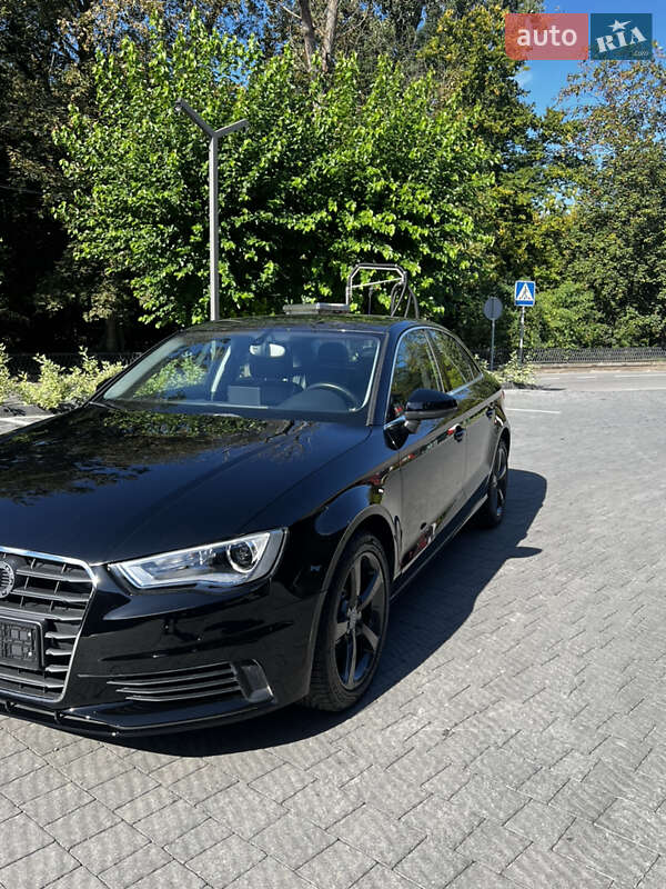 Седан Audi A3 2015 в Самборе