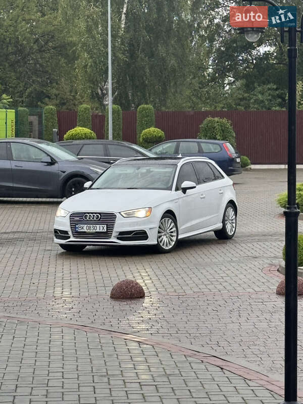 Хэтчбек Audi A3 2015 в Ровно