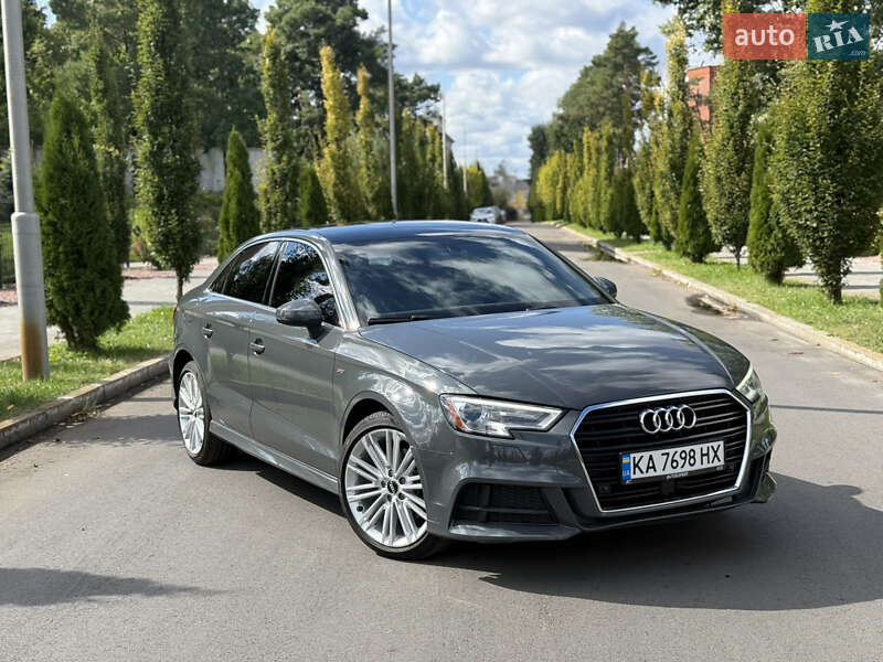 Седан Audi A3 2017 в Киеве