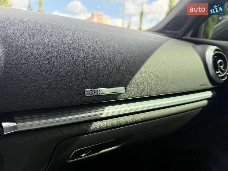 Седан Audi A3 2017 в Киеве