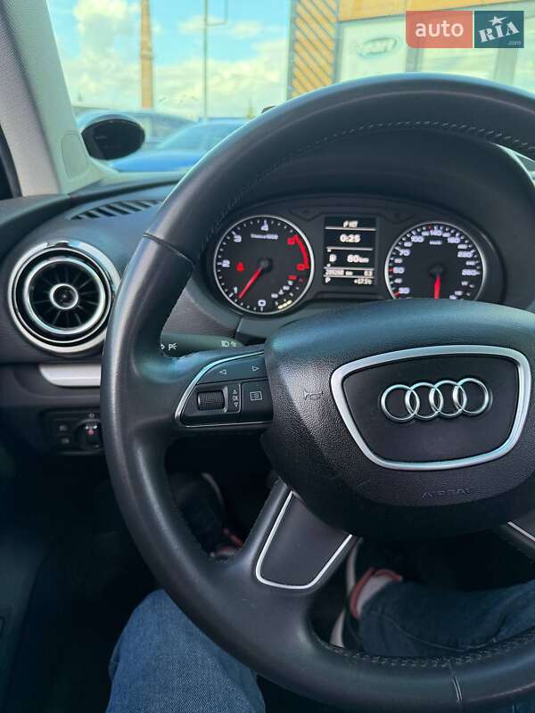 Седан Audi A3 2015 в Львове