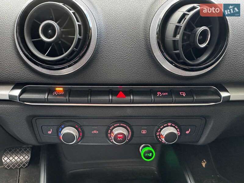 Седан Audi A3 2016 в Киеве