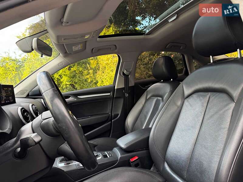 Седан Audi A3 2016 в Киеве