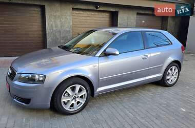 Хэтчбек Audi A3 2004 в 