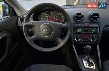 Хэтчбек Audi A3 2004 в 