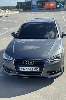 Хэтчбек Audi A3 2015 в 