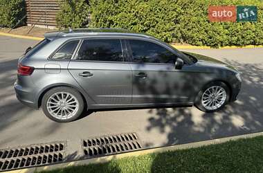Хэтчбек Audi A3 2015 в 