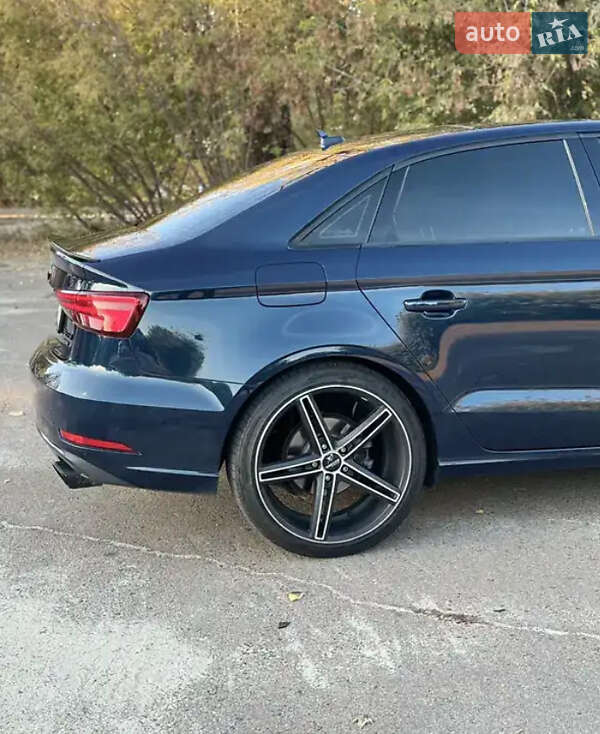 Седан Audi A3 2016 в Чернівцях