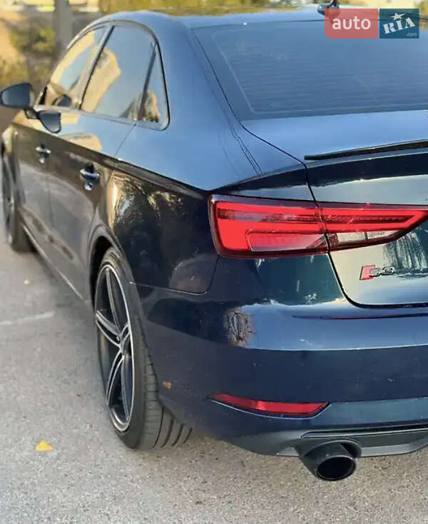 Седан Audi A3 2016 в Чернівцях