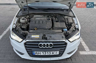 Хэтчбек Audi A3 2015 в 