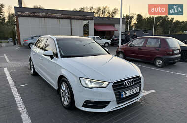 Хэтчбек Audi A3 2015 в 