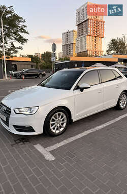 Хэтчбек Audi A3 2015 в 