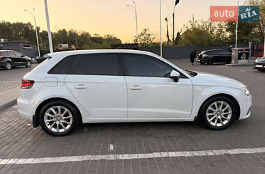 Хэтчбек Audi A3 2015 в 