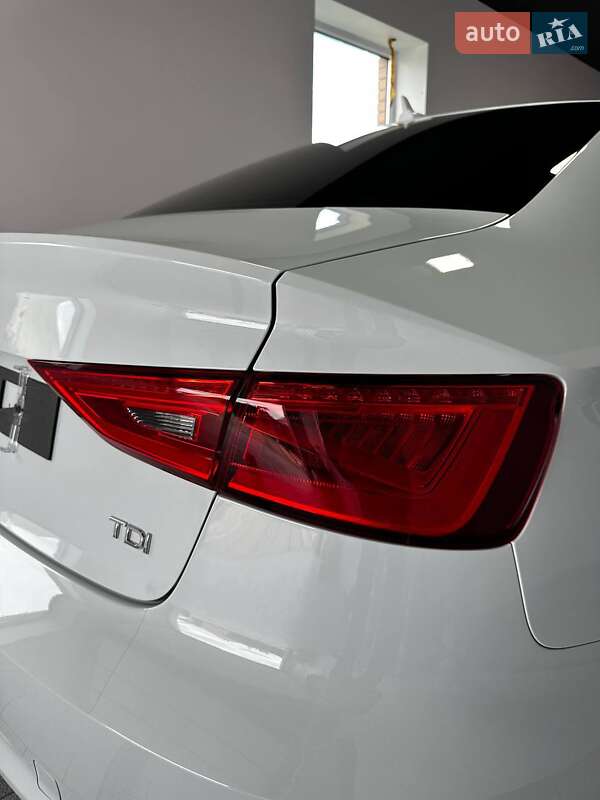 Седан Audi A3 2016 в Запоріжжі