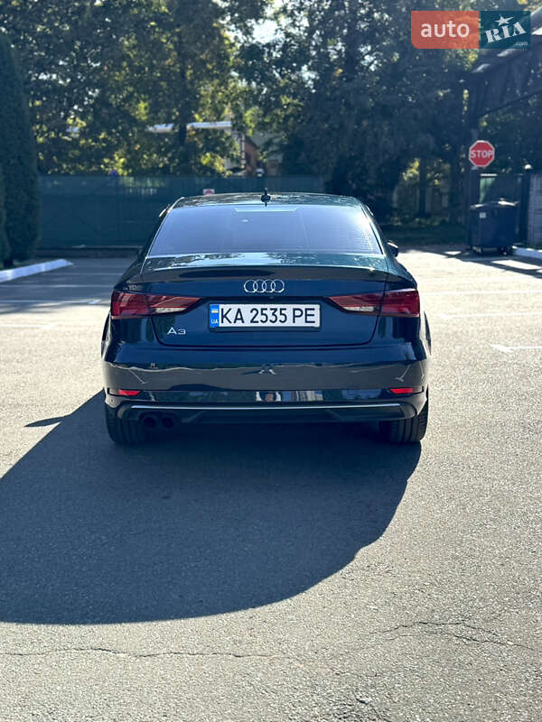 Седан Audi A3 2016 в Киеве