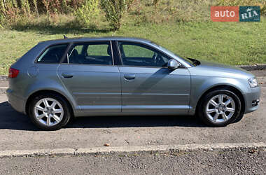 Хэтчбек Audi A3 2012 в 