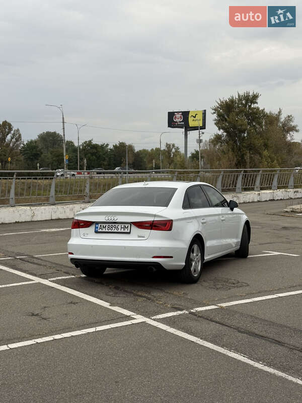 Седан Audi A3 2015 в Киеве